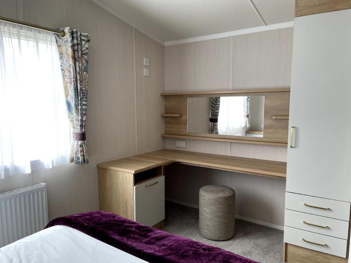 Luxury Caravan Cornwall Sleeps 4 Countryside View St. Austell Eksteriør bilde