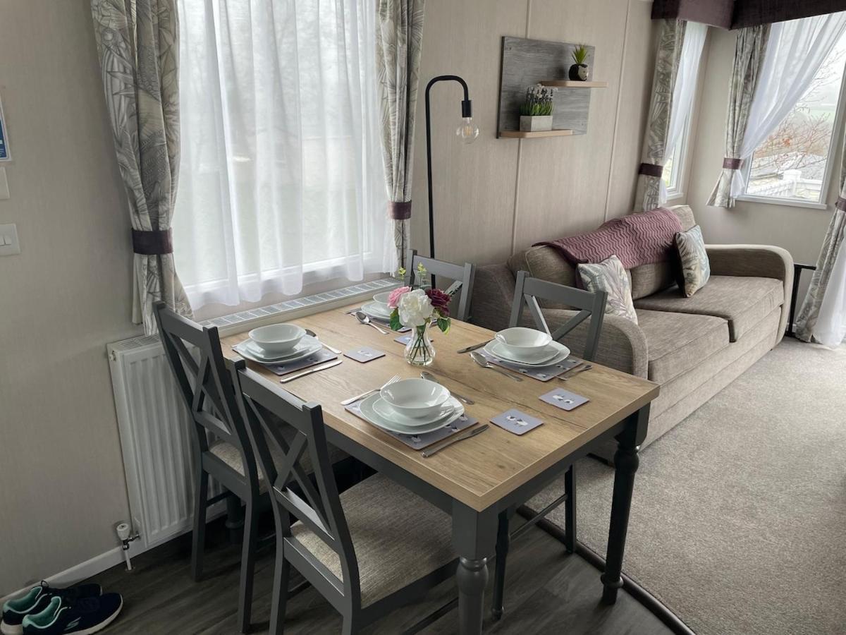 Luxury Caravan Cornwall Sleeps 4 Countryside View St. Austell Eksteriør bilde