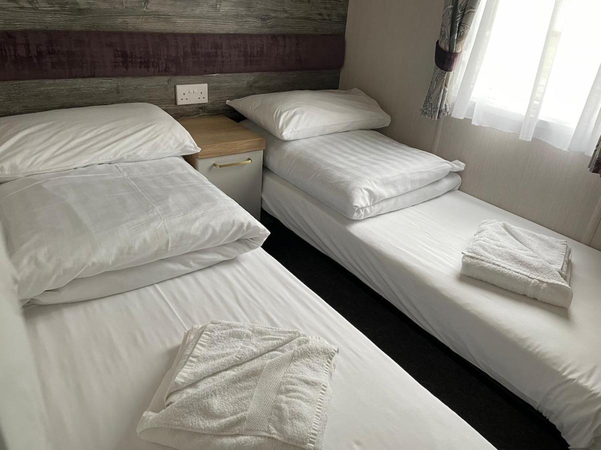 Luxury Caravan Cornwall Sleeps 4 Countryside View St. Austell Eksteriør bilde