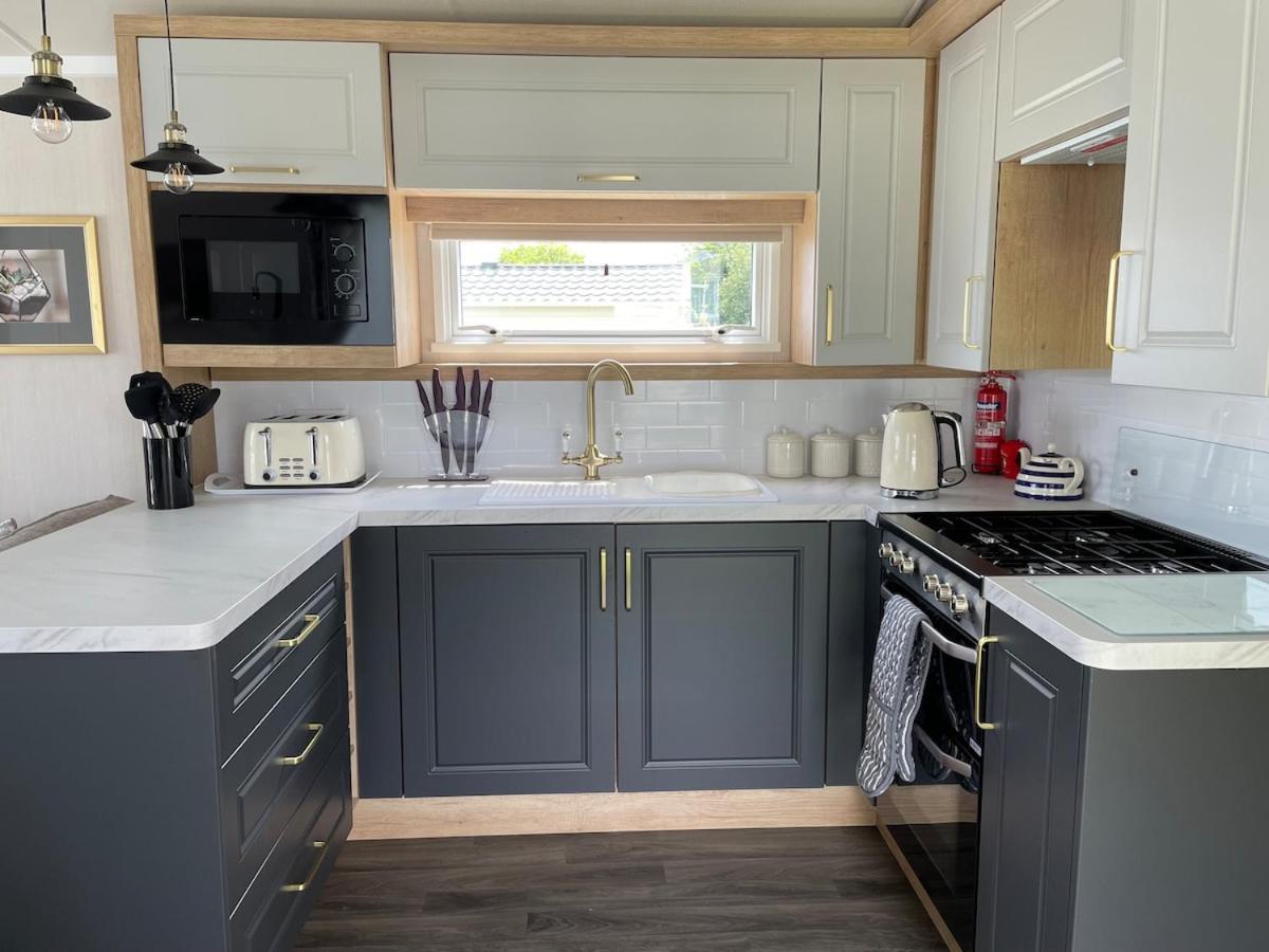 Luxury Caravan Cornwall Sleeps 4 Countryside View St. Austell Eksteriør bilde