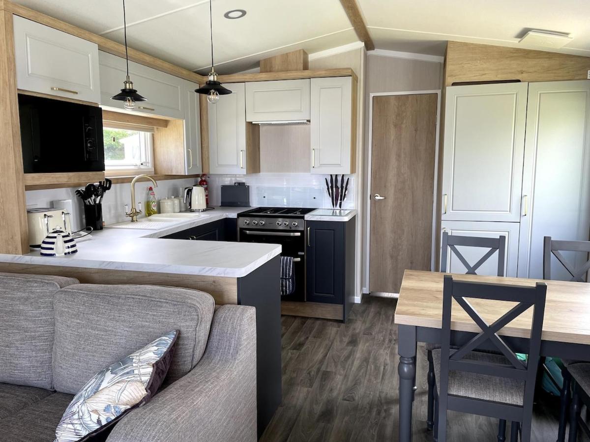 Luxury Caravan Cornwall Sleeps 4 Countryside View St. Austell Eksteriør bilde